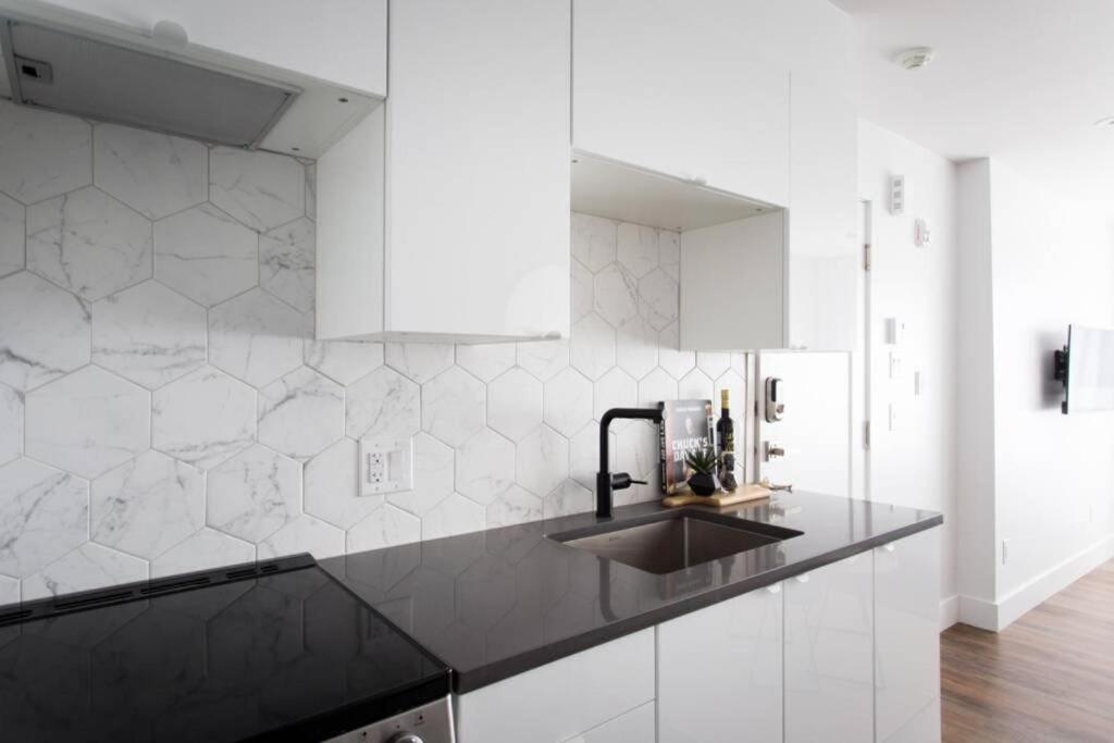 Wonderful Studio In Little Italy With Full Bath By Den Stays Μόντρεαλ Εξωτερικό φωτογραφία